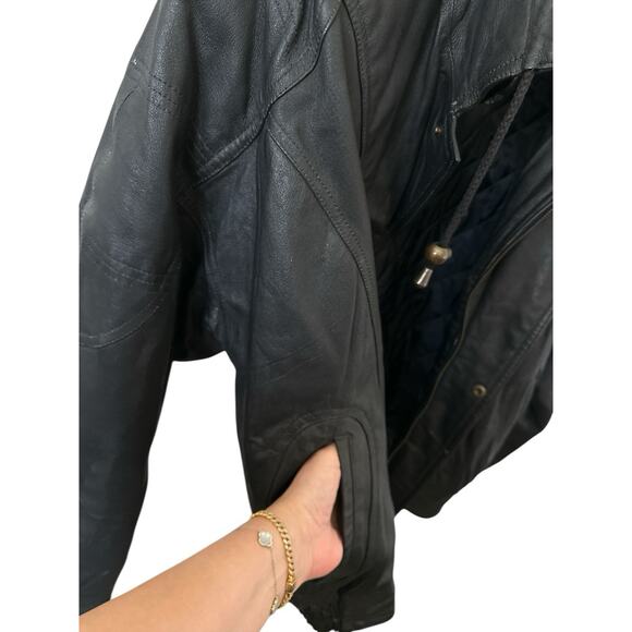 Property vintage black leather bomber jacket from the 1990s with a Size M - Picture 11 of 14